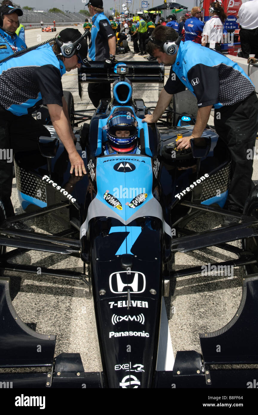 Le pilote d'IndyCar Danica Patrick et son équipage au Milwaukee Mile, 2008 Banque D'Images