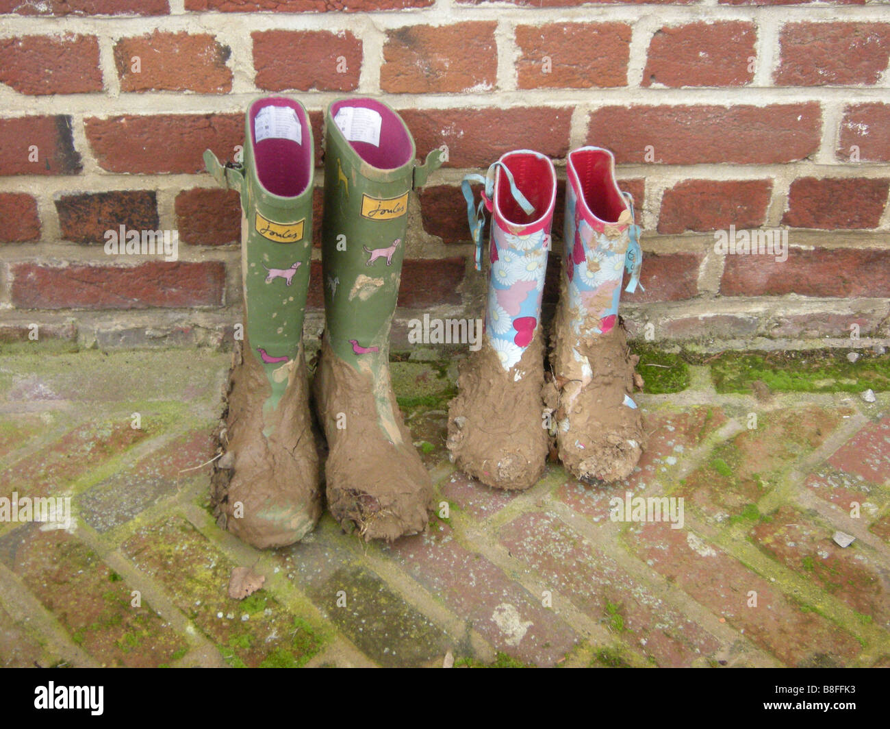 Bottes boueuses en vacances. Banque D'Images