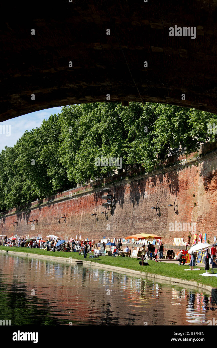 L'exposition d'art contemporain et du marché, la Garonne Exposer, qui aura lieu sur les rives de la Garonne à Toulouse. Banque D'Images