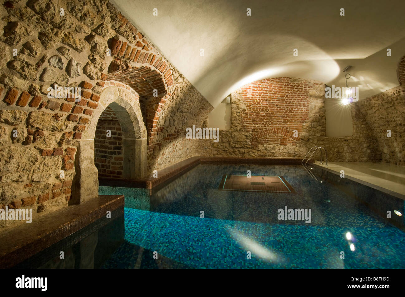 Hotel Stary Cracovie Pologne rue Szczepanska sporrt et centre de santé Banque D'Images