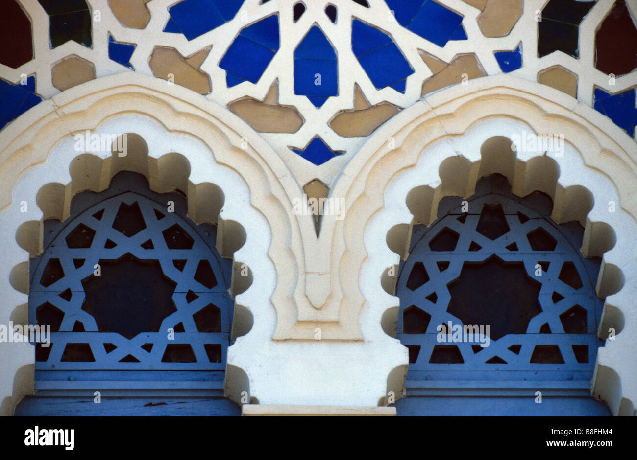 Ou mauresque Mauresque Arches & Oriental de la 'Villa Tunisienne' (1884), Hyères, Côte d'Azur, France Banque D'Images