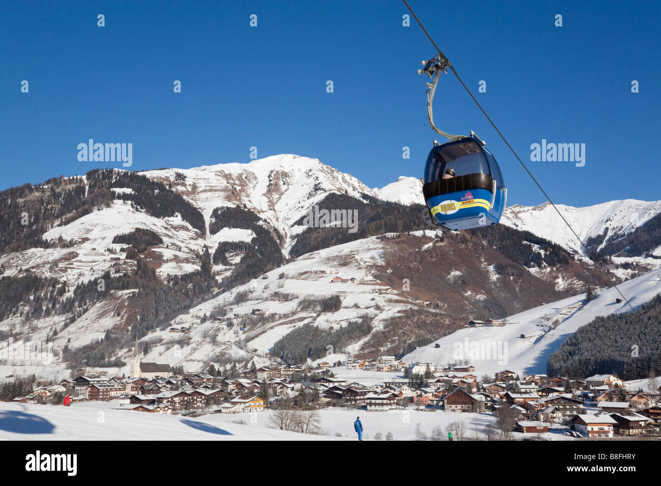 Au-dessus de gondole en pistes de ski avec neige de l'hiver. L'Autriche Rauris Rauriser Sonnen Valley Autriche Europe Banque D'Images