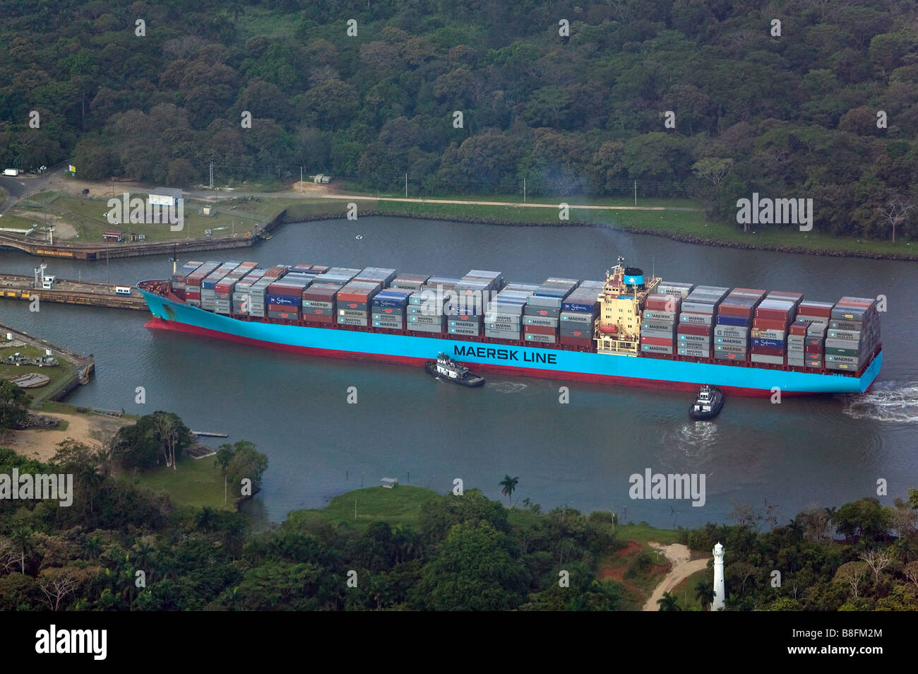 Au-dessus de l'antenne Maersk container ship entrer Pedro Miguel locks Canal de Panama Banque D'Images