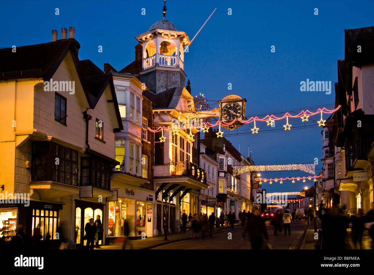 High Street, Guildford, Surrey Shoppers Noël England UK Banque D'Images