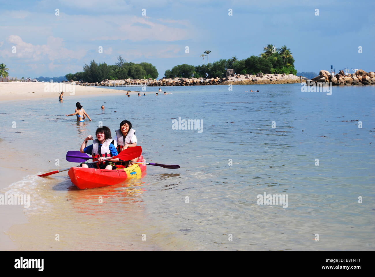 Trois jeunes filles dans un bateau 4 Banque D'Images