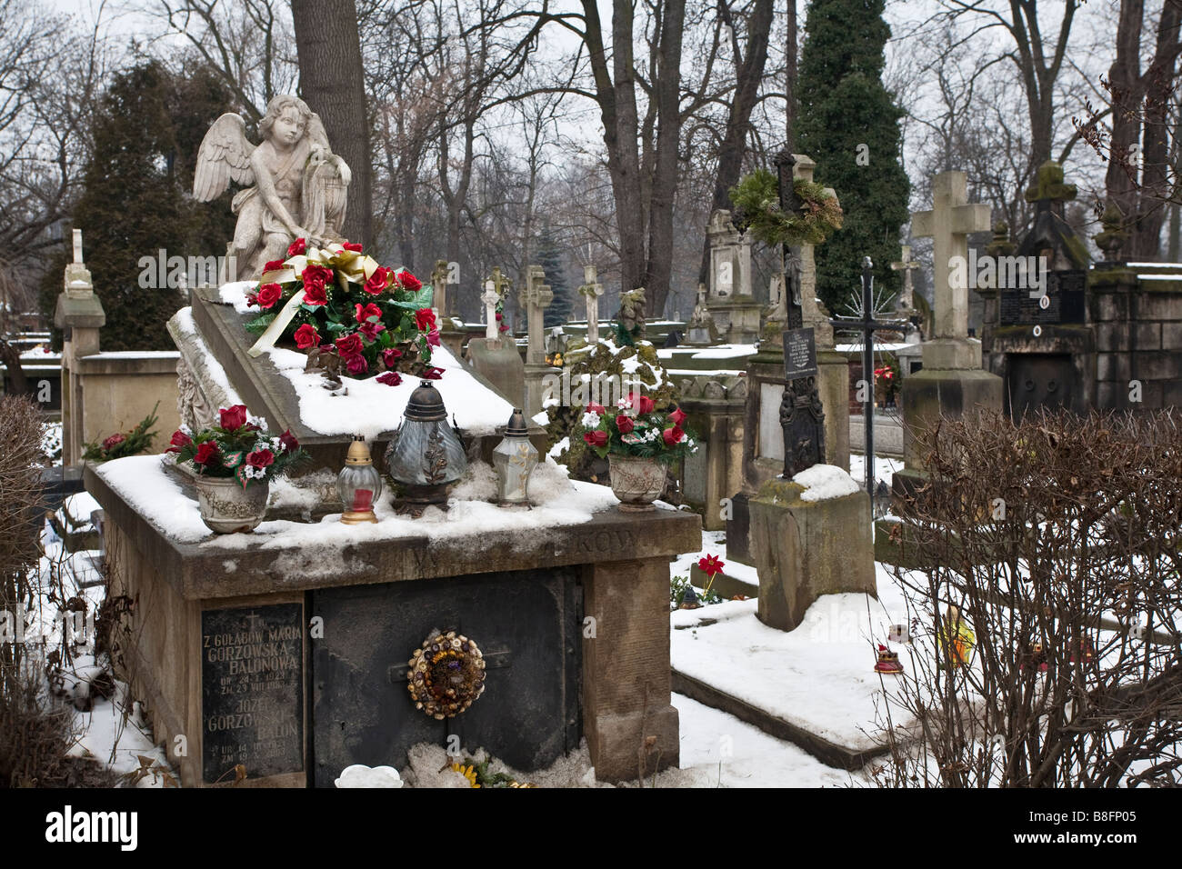 Couronne au tombeau. Cimetière Rakowicki. Cracovie, Pologne Banque D'Images