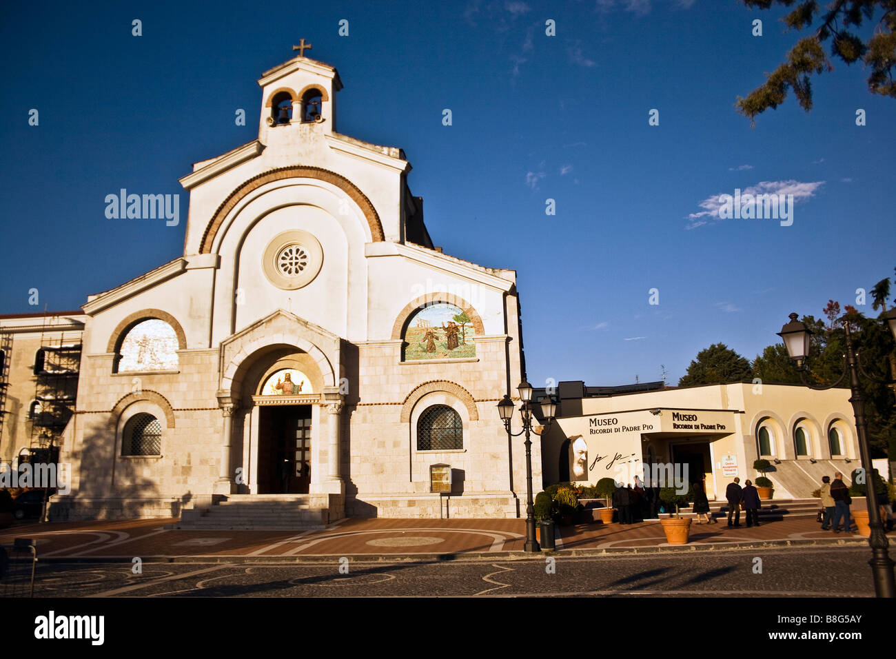 Église de Sainte Famille à Pietrelcina, Italie. Pietrelcina est le lieu de naissance de Saint Pio de Pietrelcina (Padre Pio). Banque D'Images