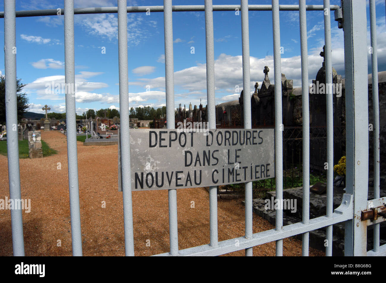 L'humour noir, toussaint, cimetière, Auvergne, France Banque D'Images