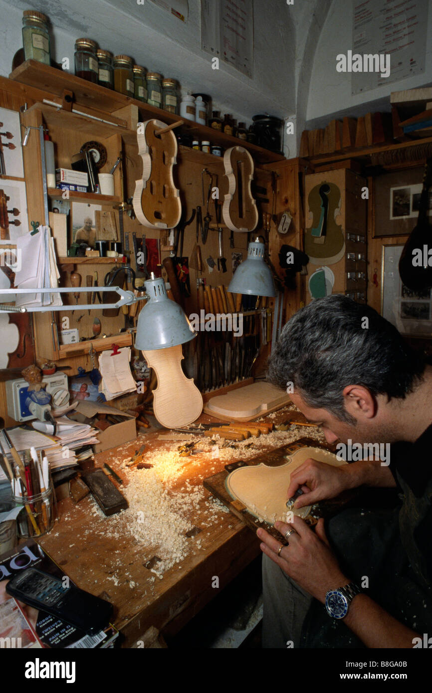 Italie, Lombardie, Crémone, violoniste Banque D'Images