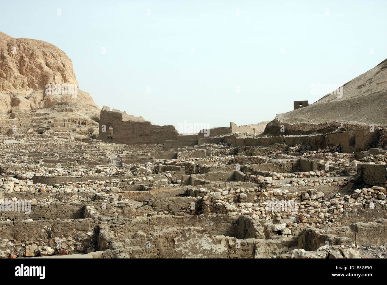 L'ancien village des travailleurs de Deir el Medina Près de la ville de Louxor sur le Nil en Egypte en février 2009 Banque D'Images