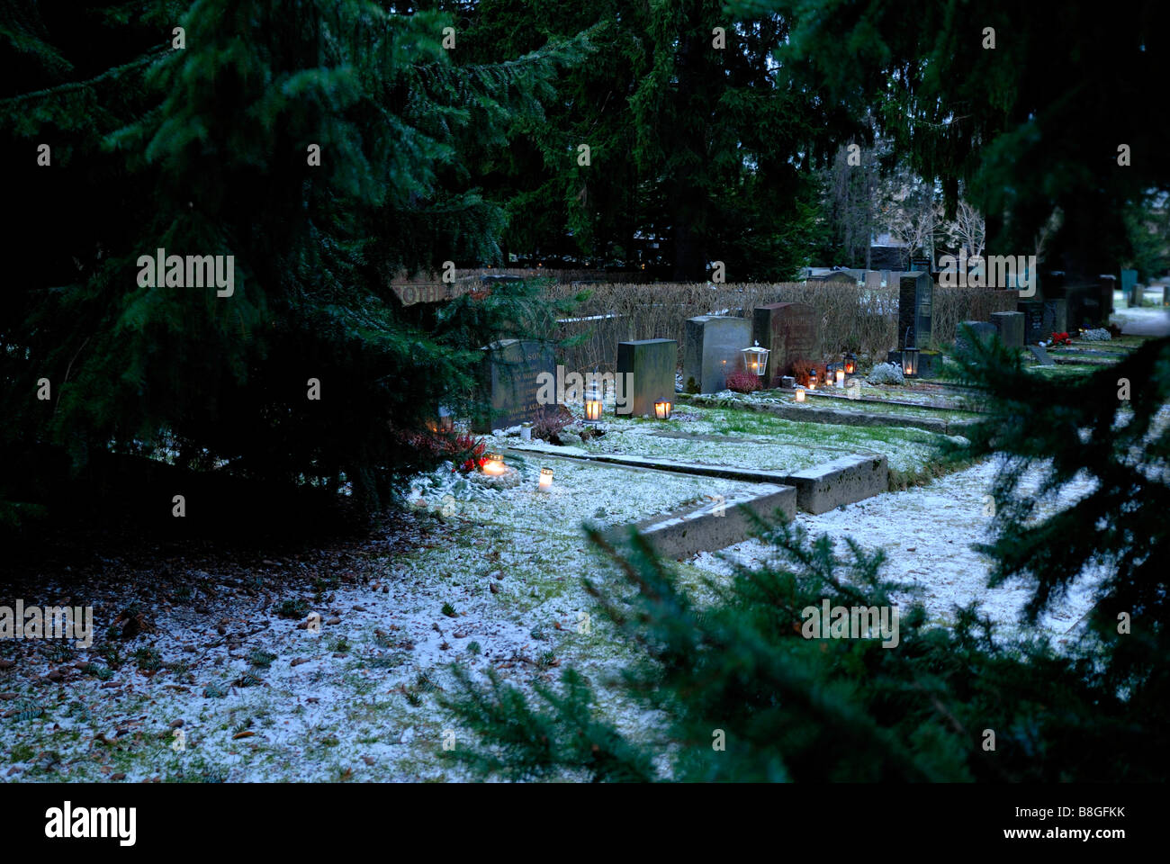 Le cimetière Malmi dans l'Helsinki à la veille de Noël, Helsinki, Finlande, Europe. Banque D'Images