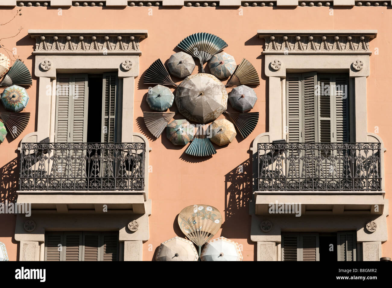 Façade de la Casa Quadros immeuble sur La Rambla Barcelona, Espagne Banque D'Images