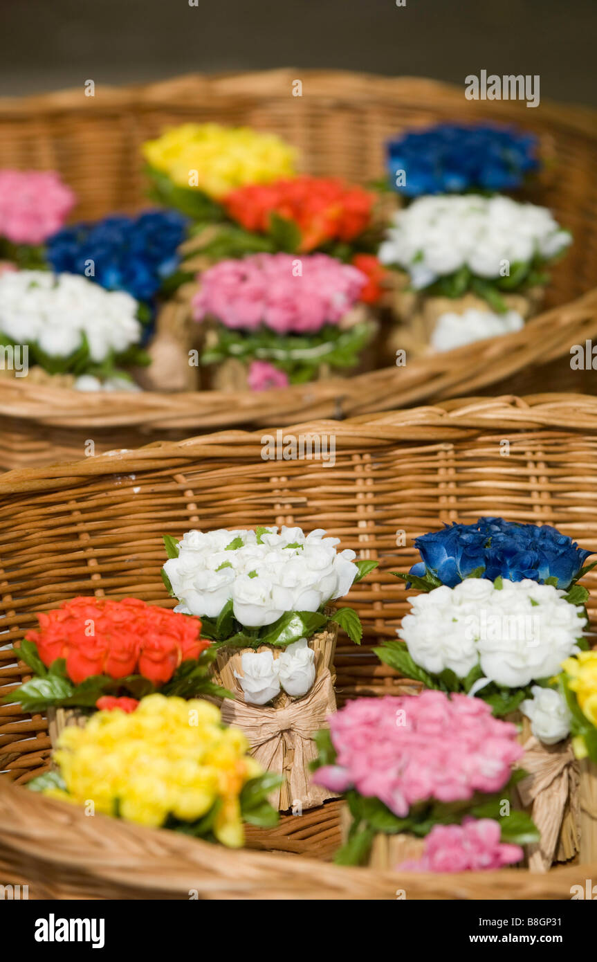 Pologne Cracovie marché aux fleurs sur le Rynek Glowny Banque D'Images