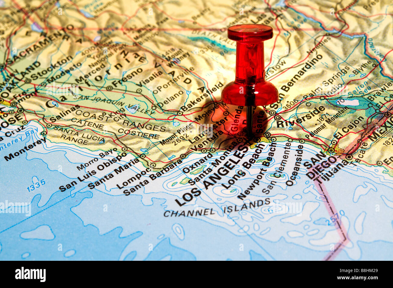Punaise rouge sur un atlas Los Angeles Banque D'Images
