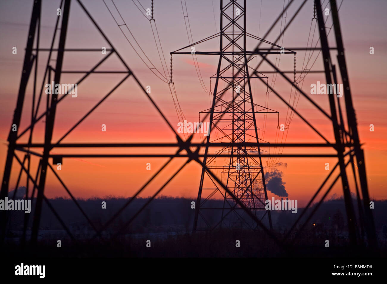Chine Township Michigan lignes de transmission électrique conduire loin d'une DTE Energy centrale thermique au charbon Banque D'Images