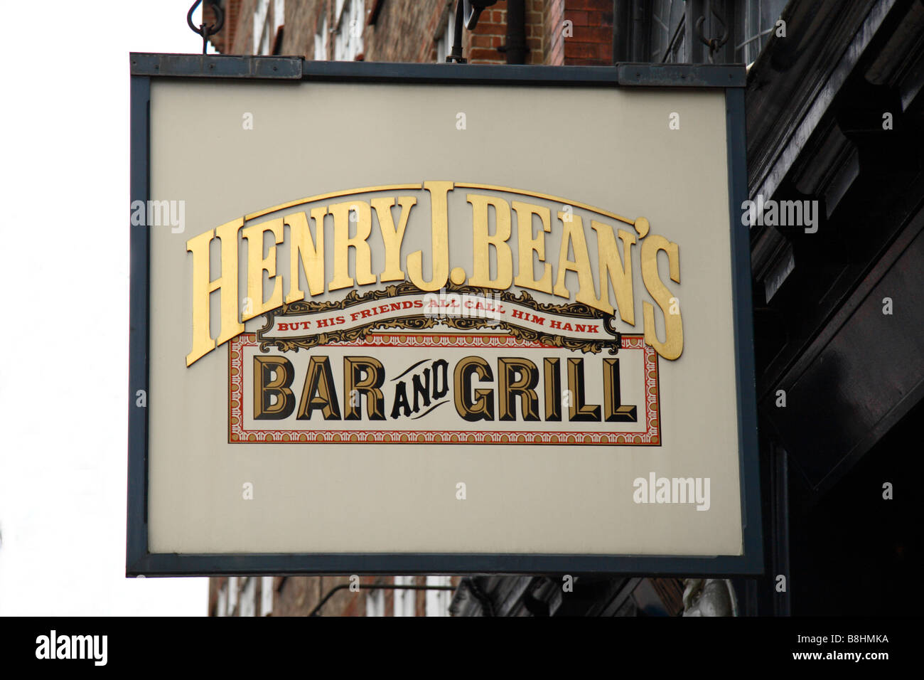 Un signe au-dessus de la Henry J Bean's Bar & Grill sur la rue Kings Road, Londres. Feb 2009 Banque D'Images