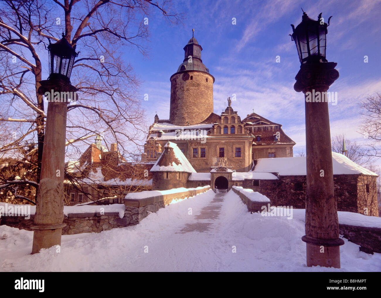 Château Czocha au coucher du soleil en hiver converti en hôtel près du village de Lesna dans la région de Basse Silésie Pologne Banque D'Images
