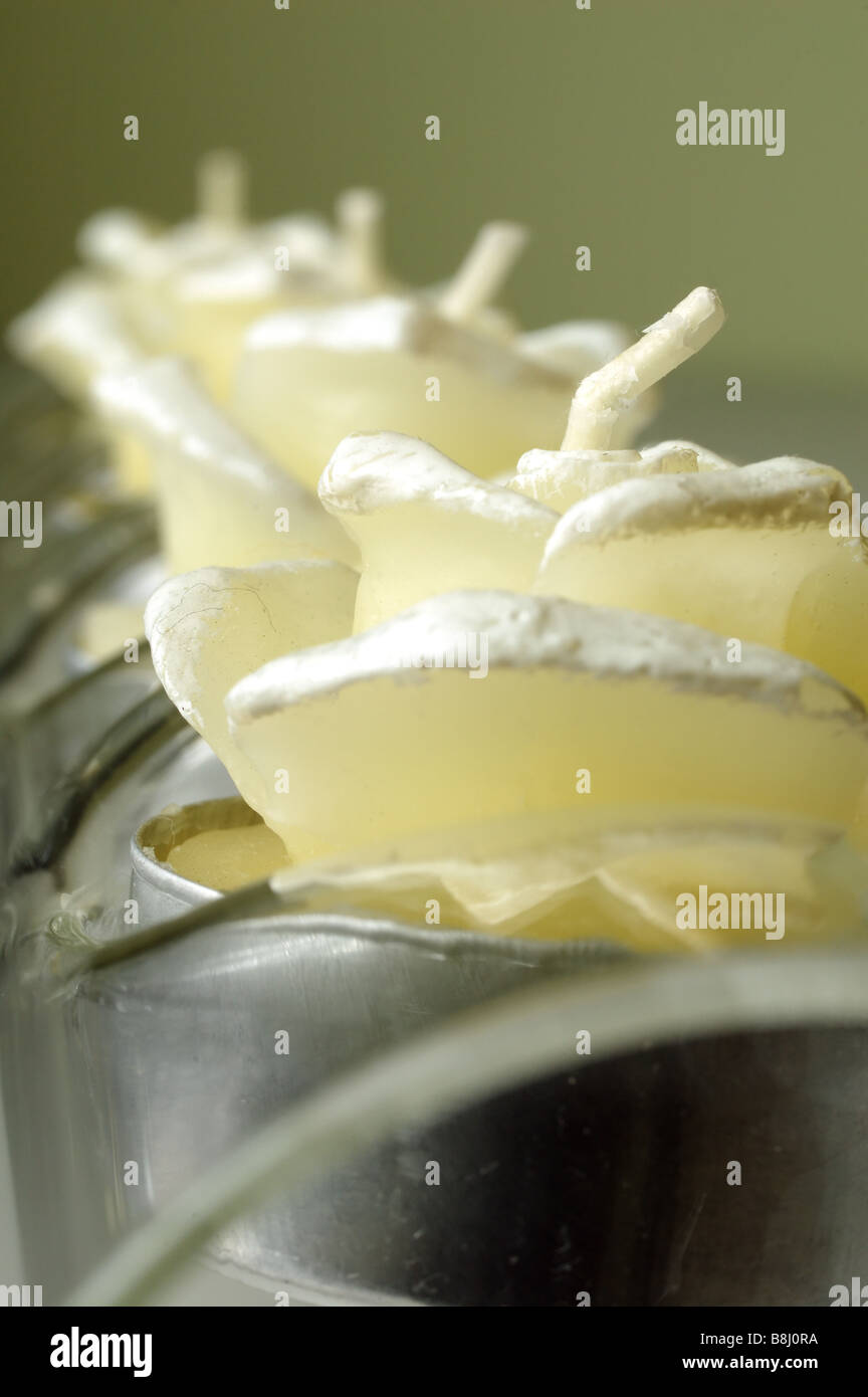 Ensemble de bougies sur un tube de verre Banque D'Images