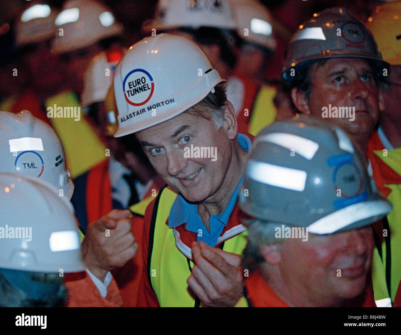 Sir Alastair Morton, co-président d'Eurotunnel, montres le Tunnelier Catherine percée sur le projet du Tunnel sous la Manche Banque D'Images