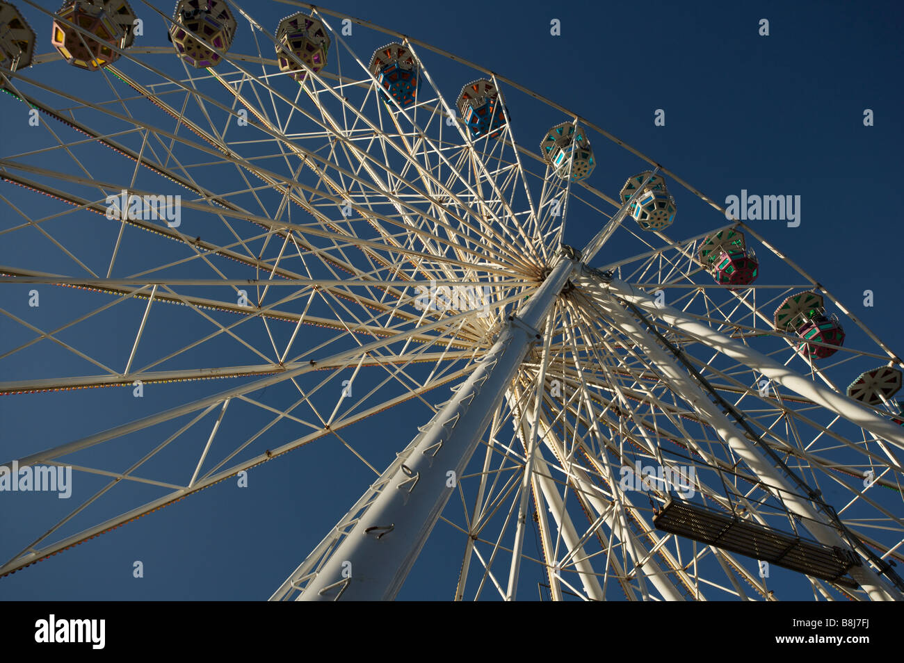 St Patricks Day foules appréciant la grande roue manèges dans Merrion Square dans le cadre de la St Patricks Day célébrations dans la Banque D'Images