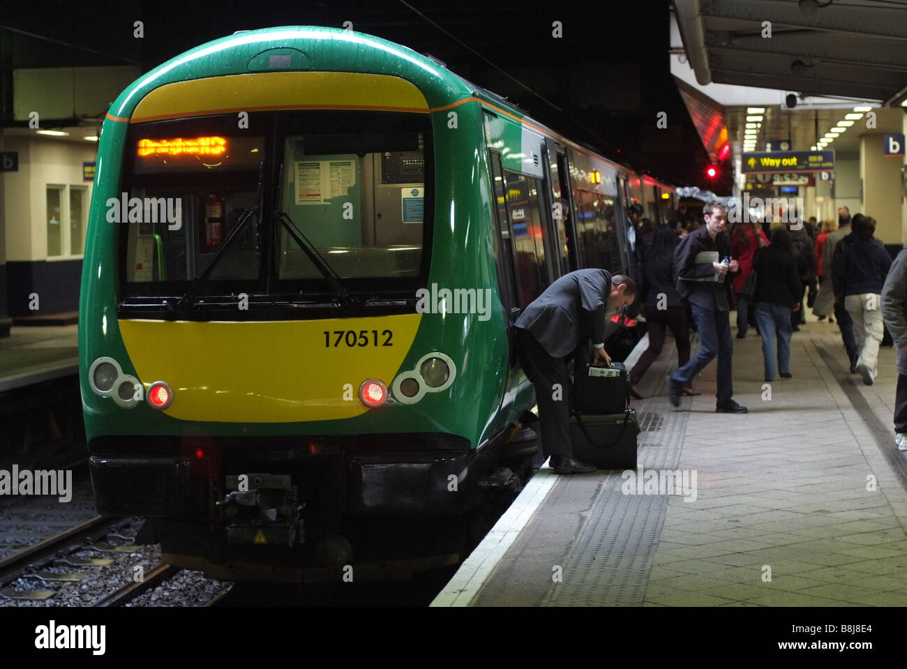 Class 170 à la gare de Birmingham New Street Banque D'Images