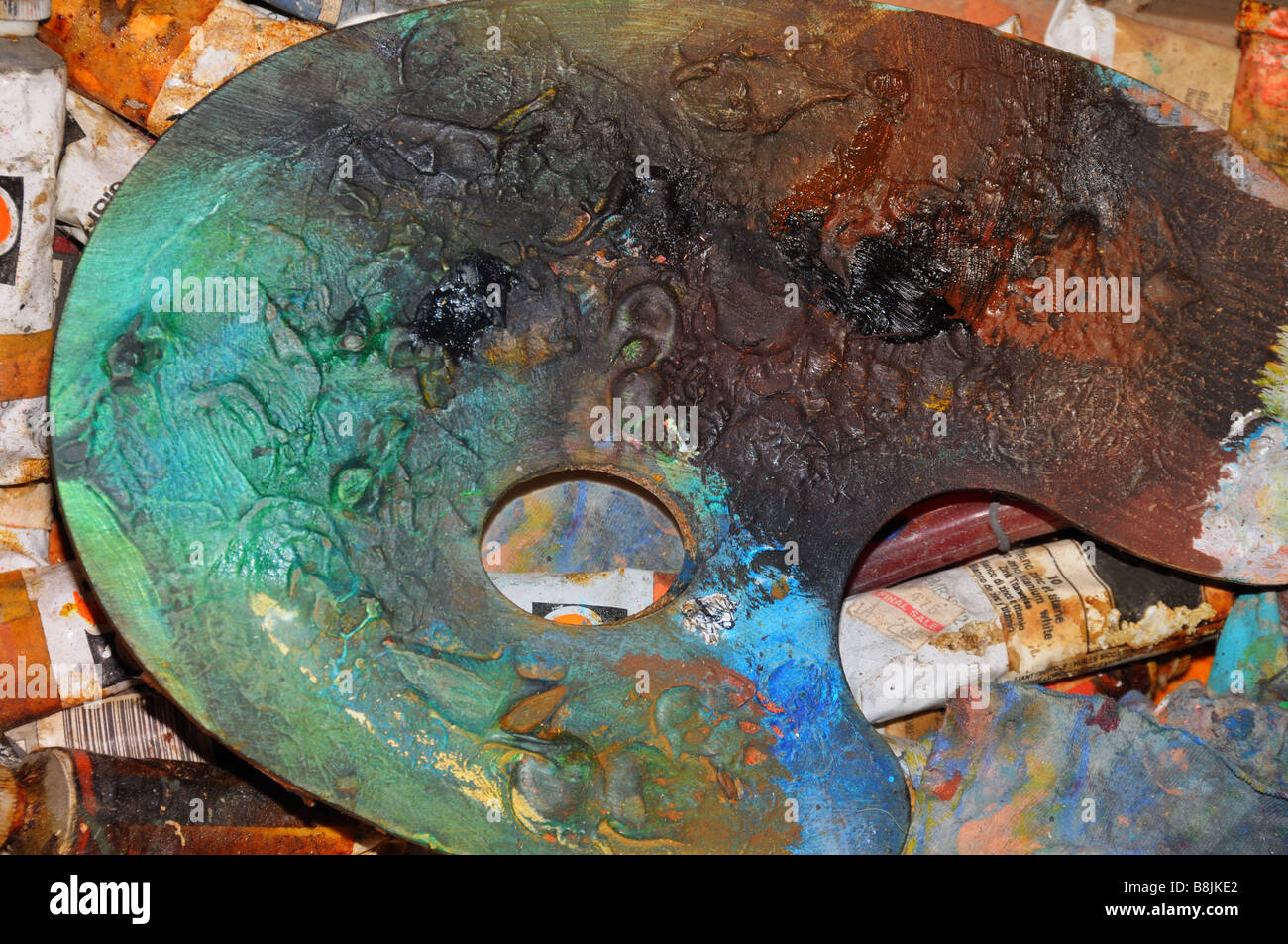 Palette de peintre abstrait avec mélange couleur mouchetures Banque D'Images