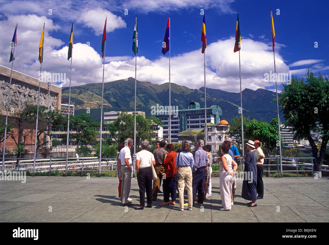 Les gens guide touristique avec les touristes visite guidée du Palais législatif La province de Pichincha Quito Equateur Amérique du Sud Banque D'Images