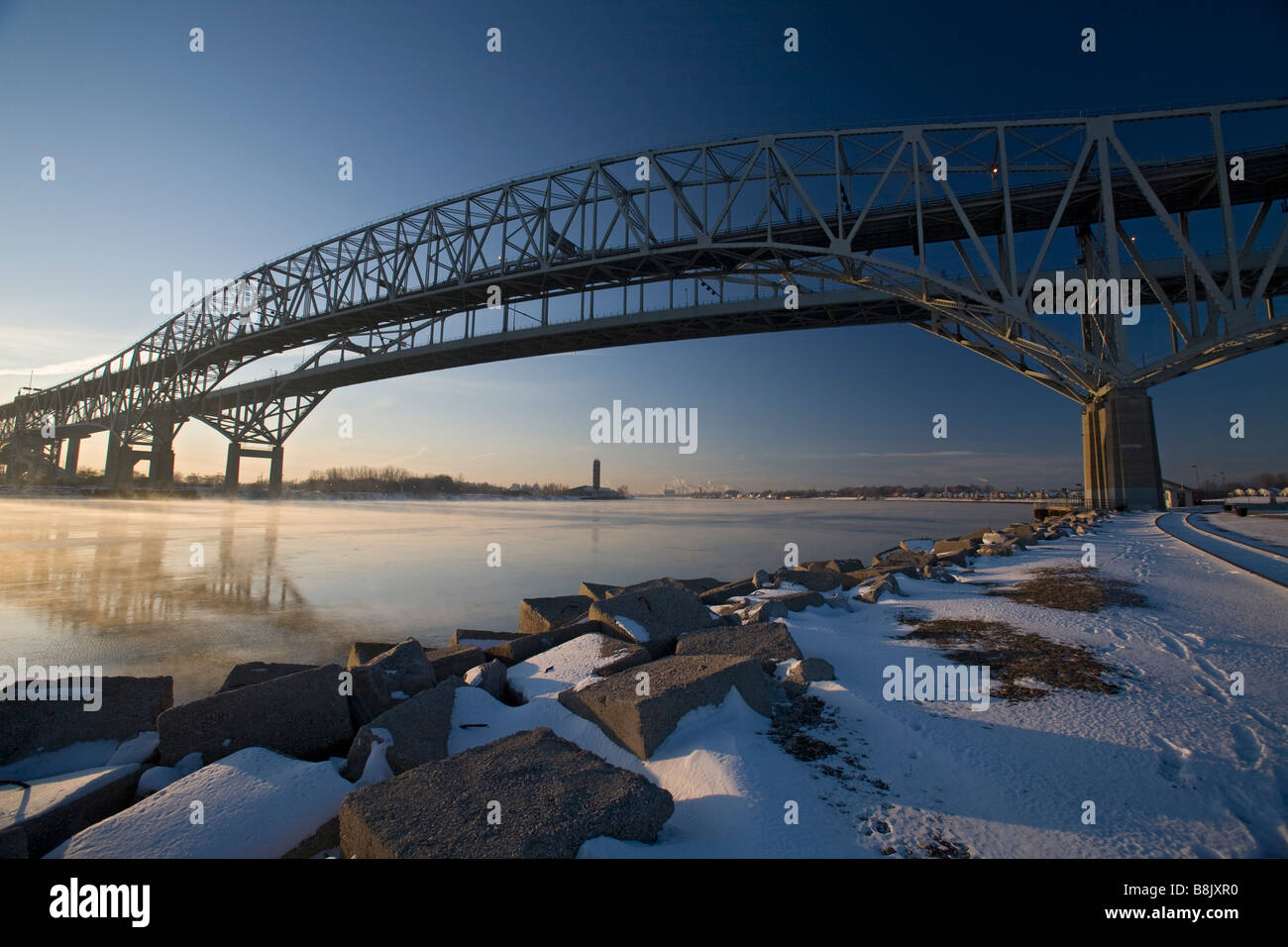 Port Huron au Michigan Le pont Blue Water à travers la rivière St Clair reliant les États-Unis et le Canada Banque D'Images
