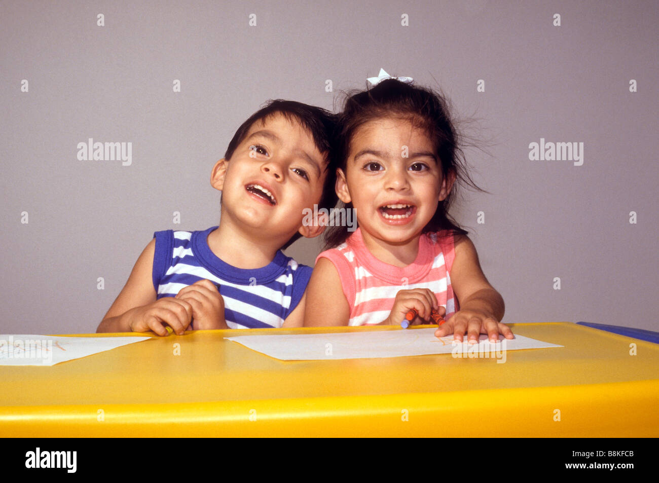 Twin Hispanic Boy Girl Toddlers Banque De Photographies Et D Images A Haute Resolution Alamy