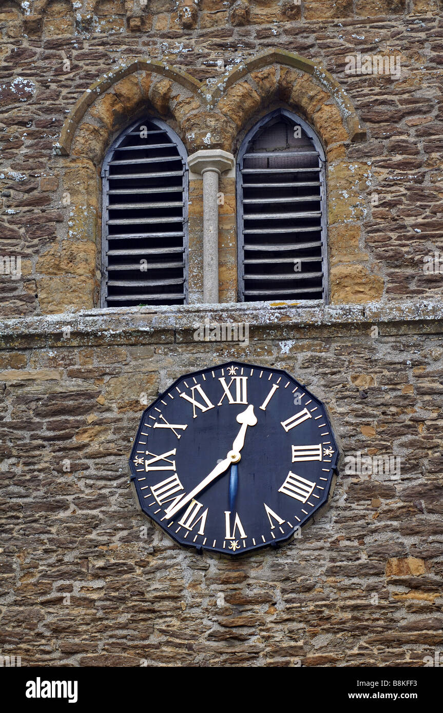 L'horloge de l'église, l'église Saint-Laurent, Long Buckby, Northamptonshire, England, UK Banque D'Images
