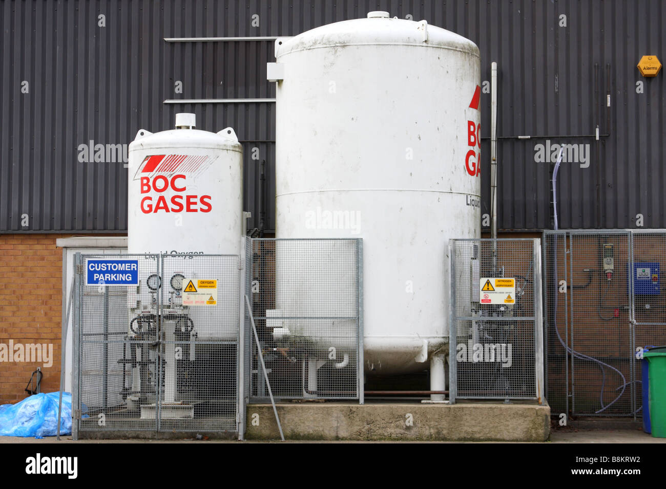 Les réservoirs de stockage de gaz BOC sur un site industriel au Royaume-Uni. Banque D'Images