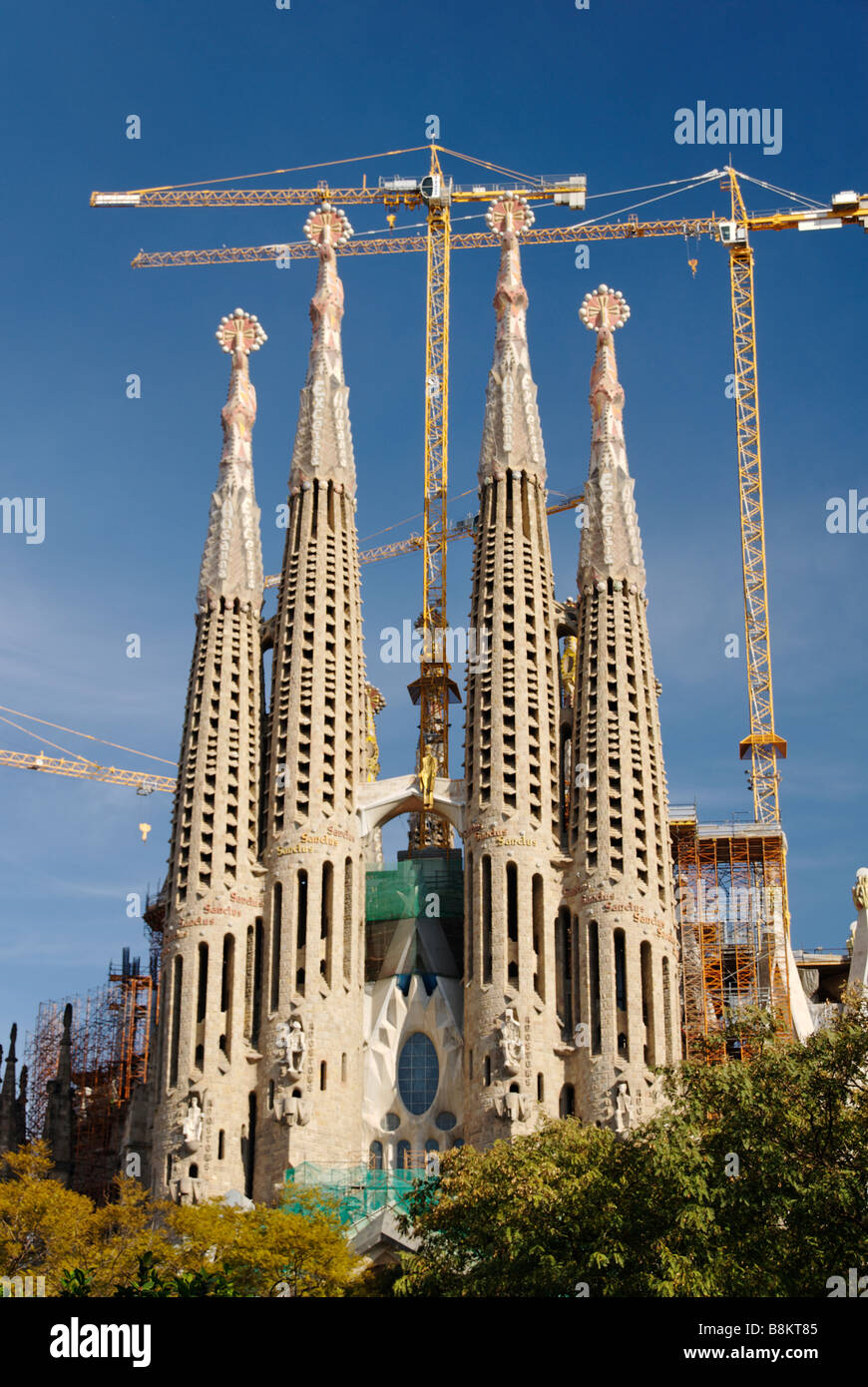 L'église Sagrada Familia conçue par l'architecte moderniste Antoni Gaudí Barcelone Espagne Banque D'Images