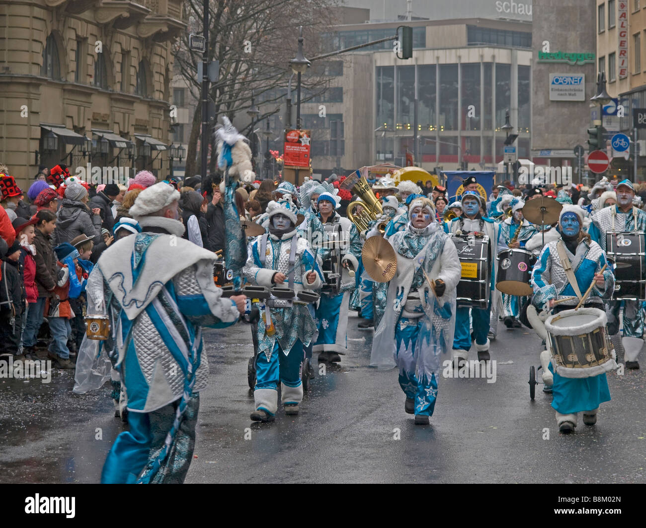 Carnival Francfort sur le Main à Kaiserplatz avec groupe de musique GIDIOAUULER HERISAU Banque D'Images