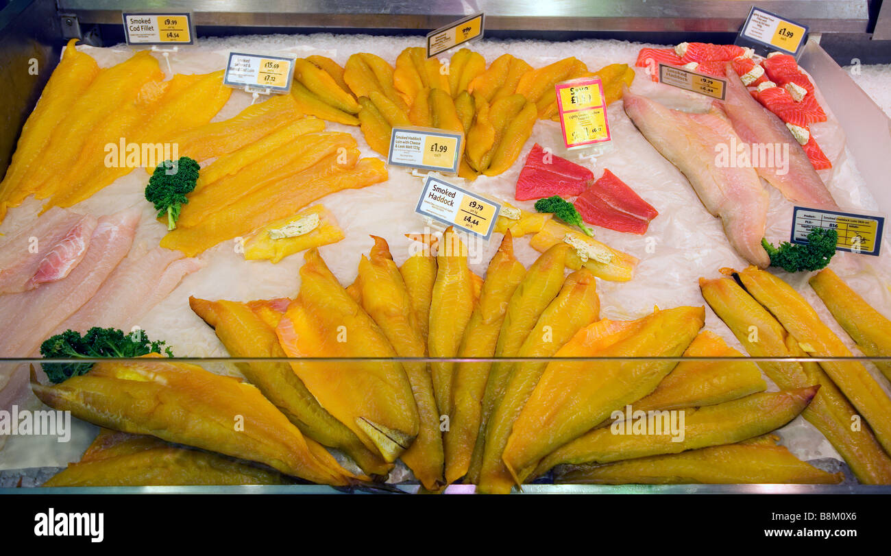 Supermarché Le poisson fumé Afficher Banque D'Images