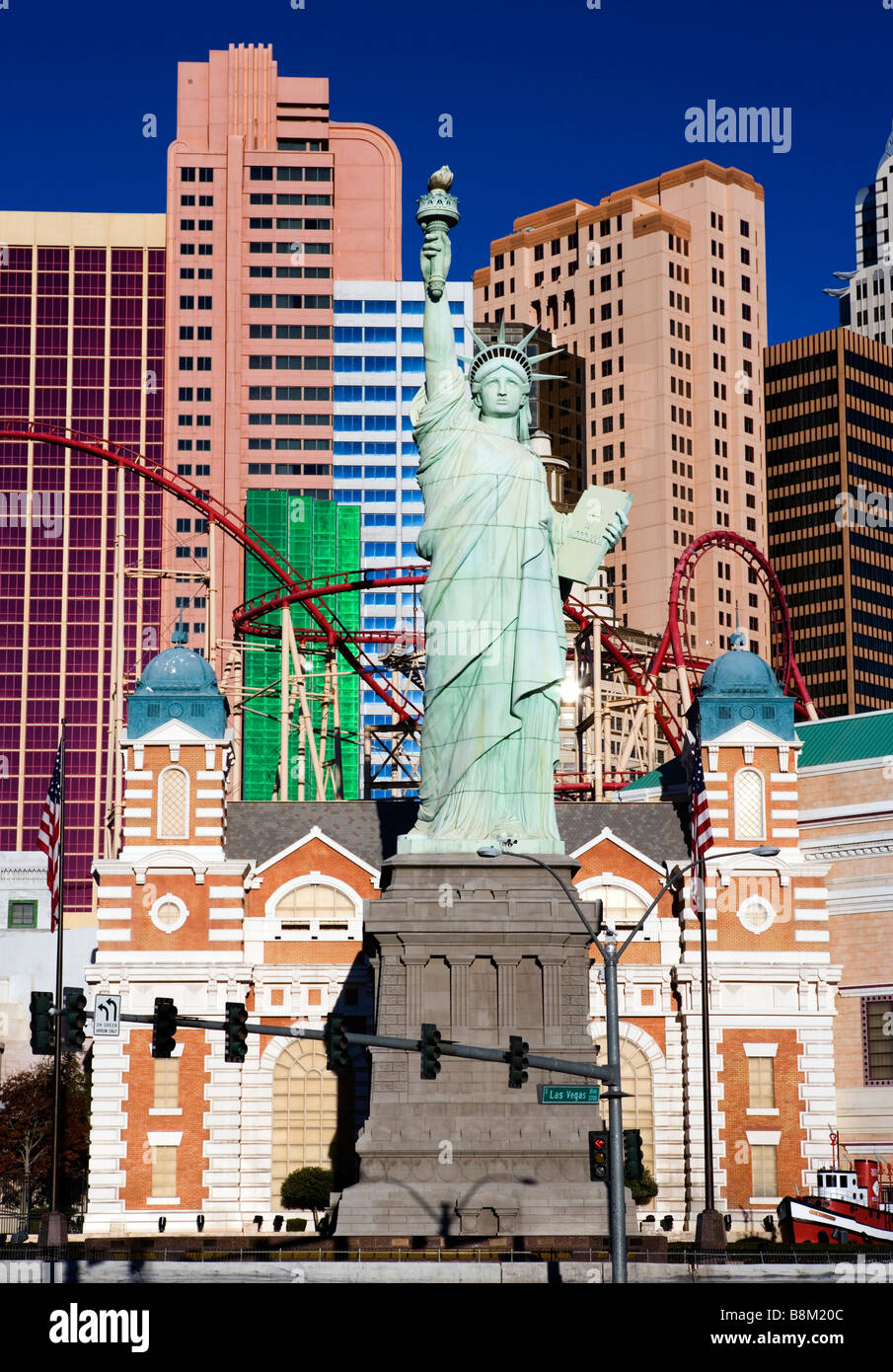 Le New York, New York Hotel & Casino avec la statue de la liberté sur le Strip de Las Vegas, Nevada, USA Banque D'Images