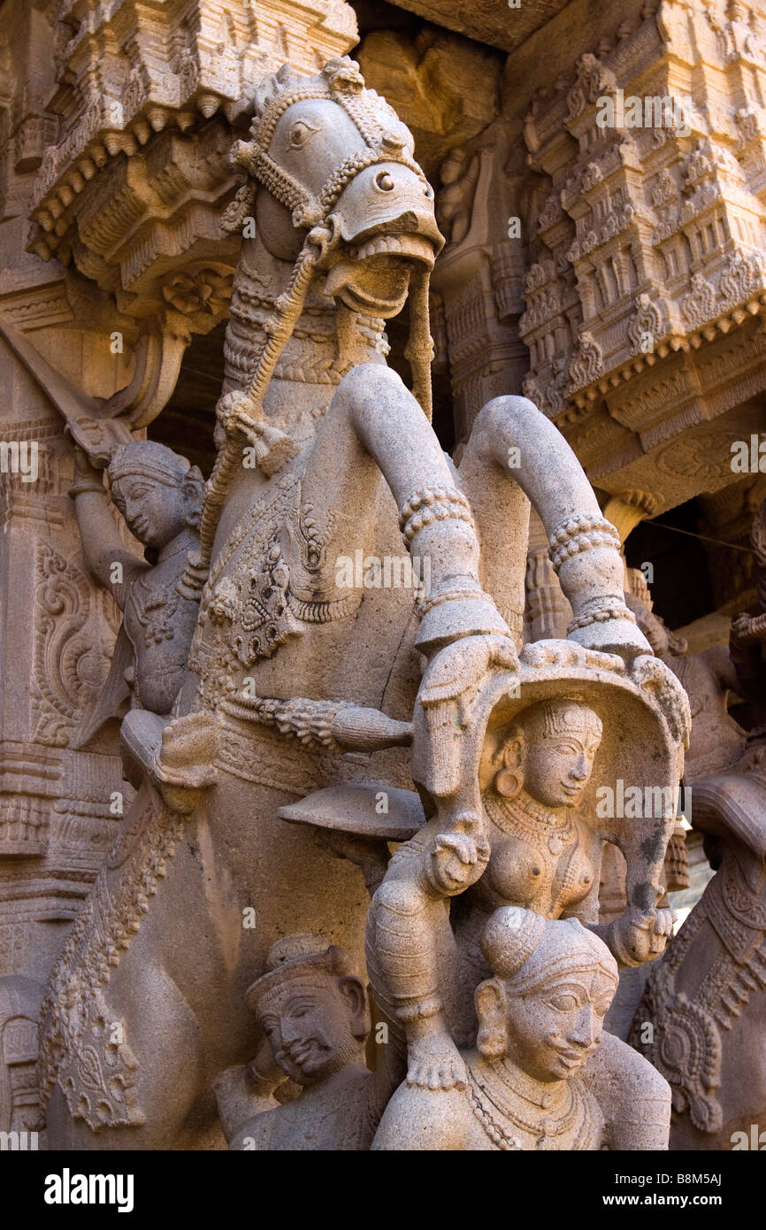 L'Inde Tamil Nadu Temple Sri Tiruchirappalli Ranganasthwamy 000 pilier mandapam sculpture Banque D'Images