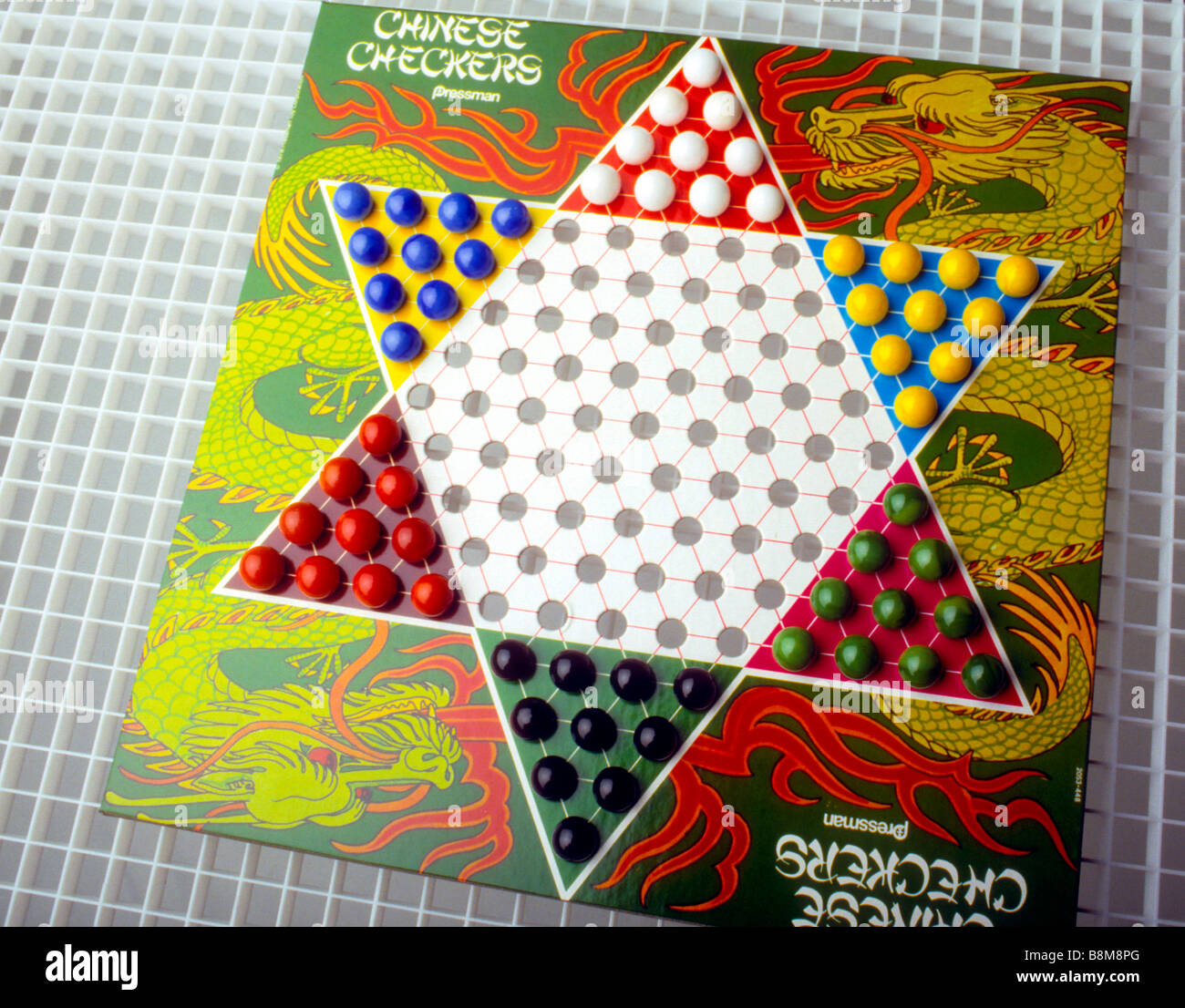 Damier chinois avec des billes en place prêt à jouer jouet pense que l'objectif du plan de la stratégie finale Banque D'Images