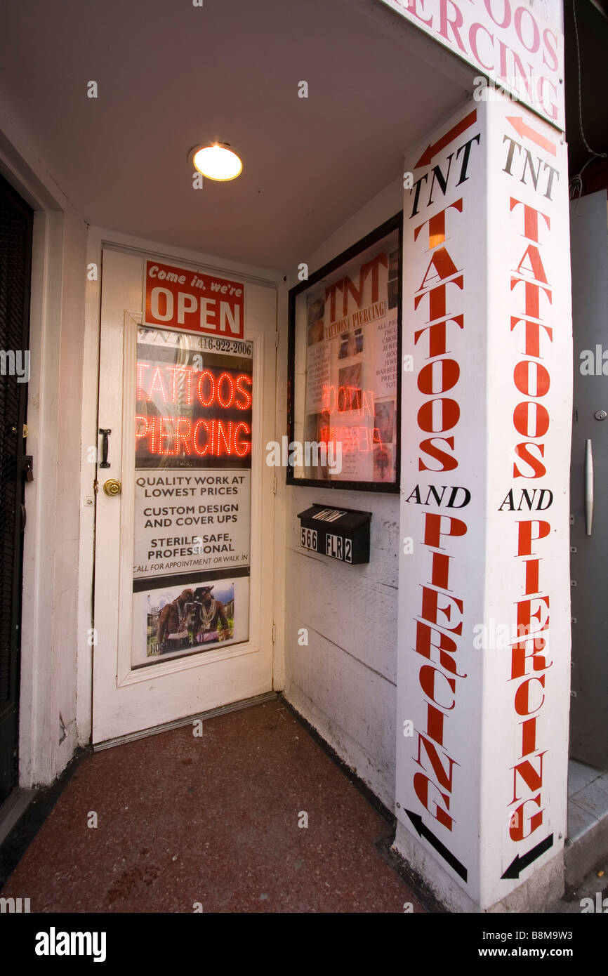 Tatouage et piercing sur la rue Yonge Toronto Canada Banque D'Images