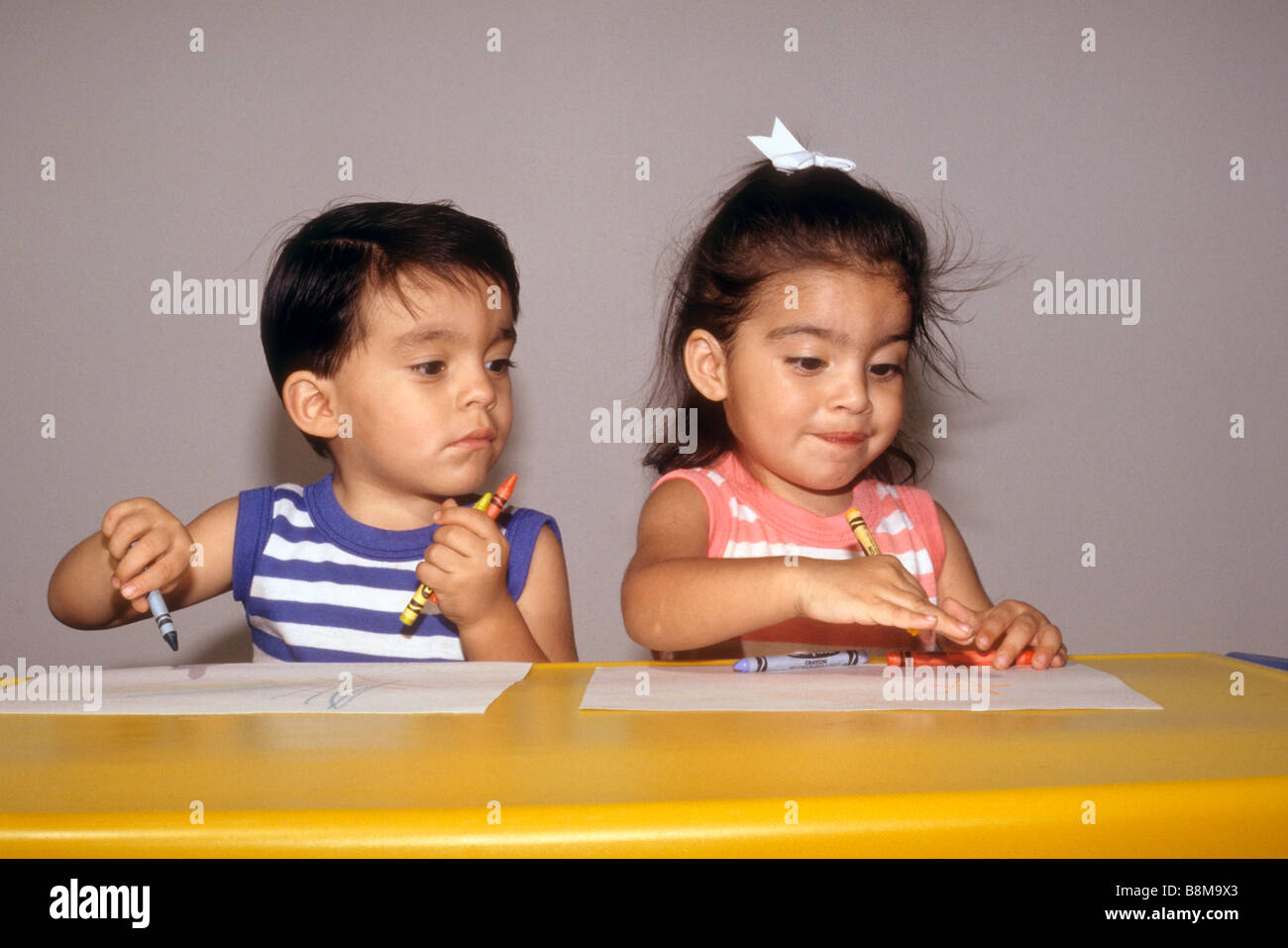Twin Hispanic Boy Girl Toddlers Banque De Photographies Et D Images A Haute Resolution Alamy