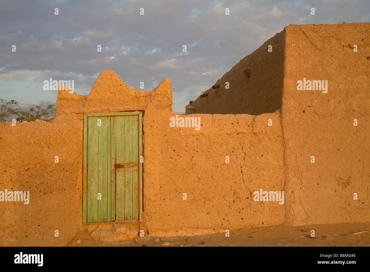 La porte de la chambre d'un gate dans Banganarti près du Nil dans la région de Old Dongola au Soudan Nubie Banque D'Images
