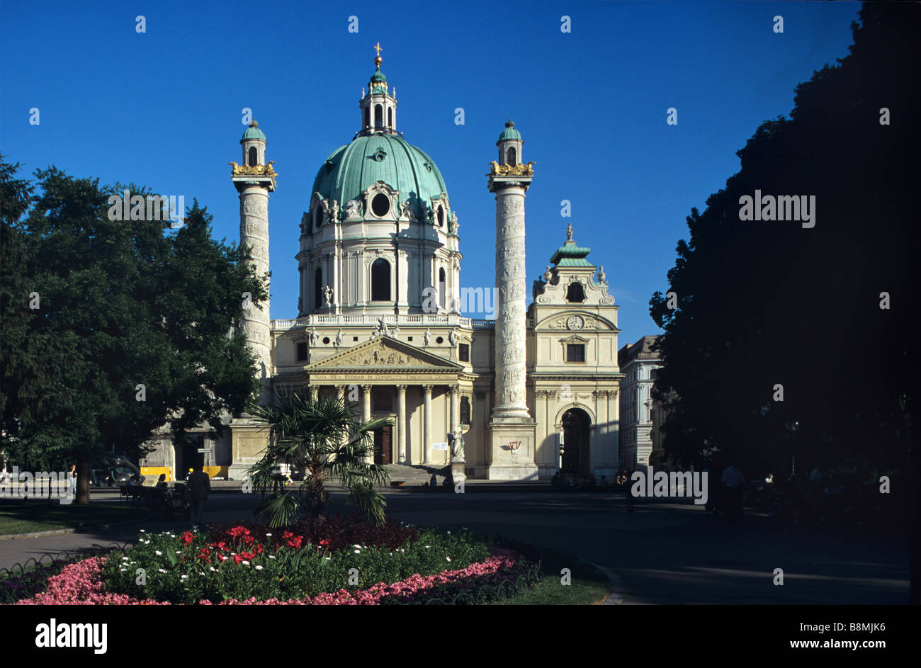 Le style baroque église Karlskirche ou Saint Charles (1716-37), par Johann Fischer von Erlach, Vienne, Autriche Banque D'Images Le style baroque église Karlskirche ou Saint Charles (1716-37), par Johann Fischer von Erlach, Vienne, Autriche Banque D'Images