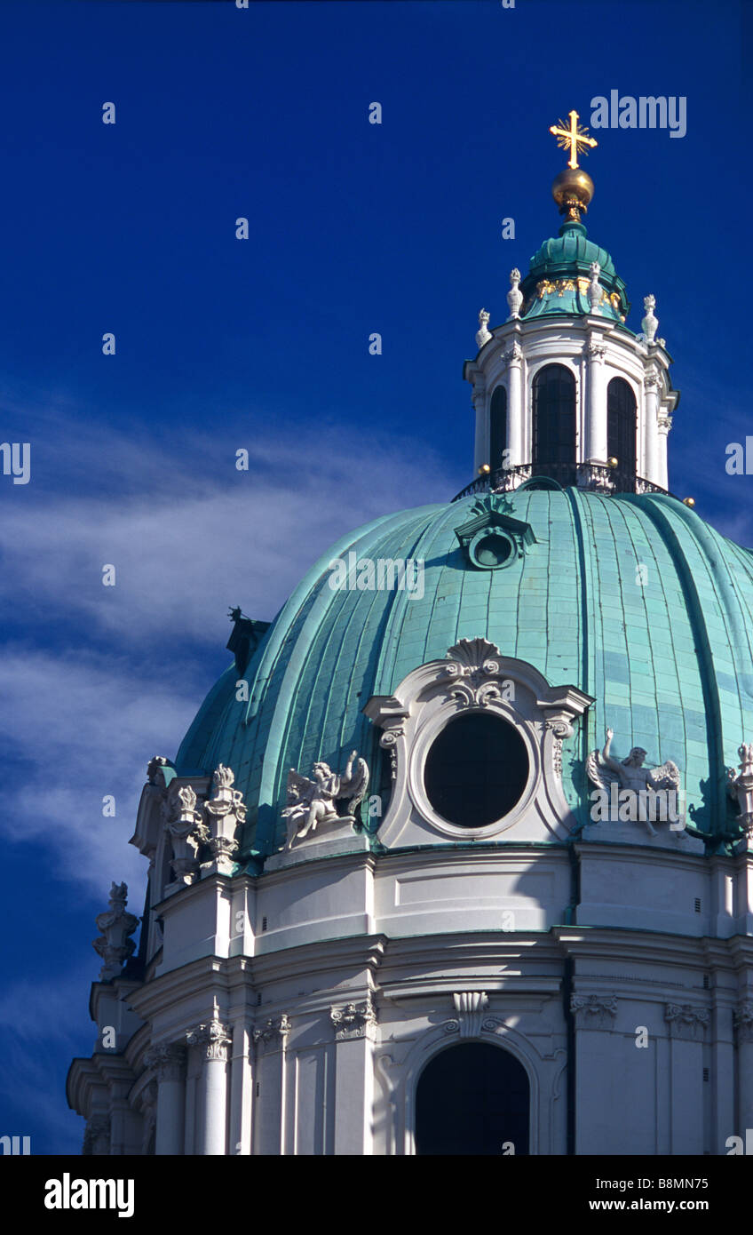 Dôme de la Karlskirche Baroque ou Saint Charles' Church (1716-37) par Fischer von Erlach, Vienne, Autriche Banque D'Images Dôme de la Karlskirche Baroque ou Saint Charles' Church (1716-37) par Fischer von Erlach, Vienne, Autriche Banque D'Images
