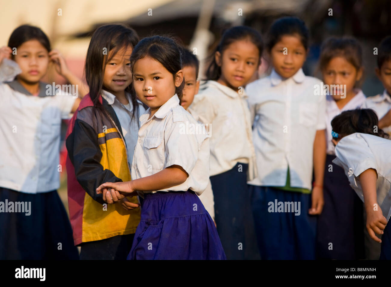 Roesey Chroy École secondaire sur la route d'Angkor Wat au Cambodge Banque D'Images