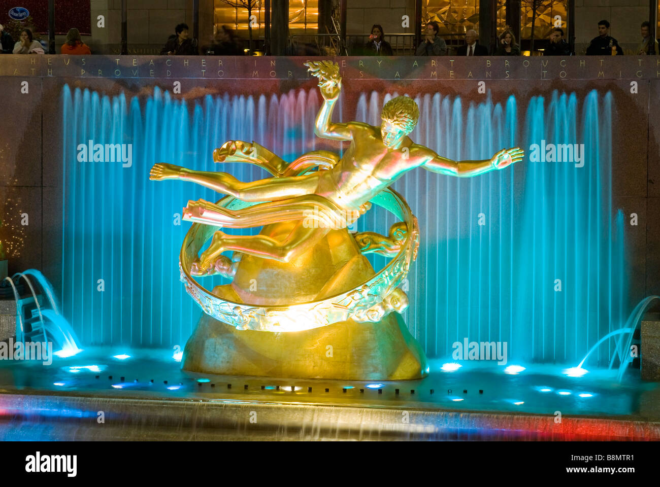 Le Prometheus Sculpture (1934) de Paul Manship du Rockefeller Plaza, New York City. Banque D'Images