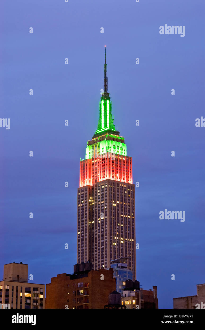 Empire State Building illuminé pour la saison de Noël Banque D'Images