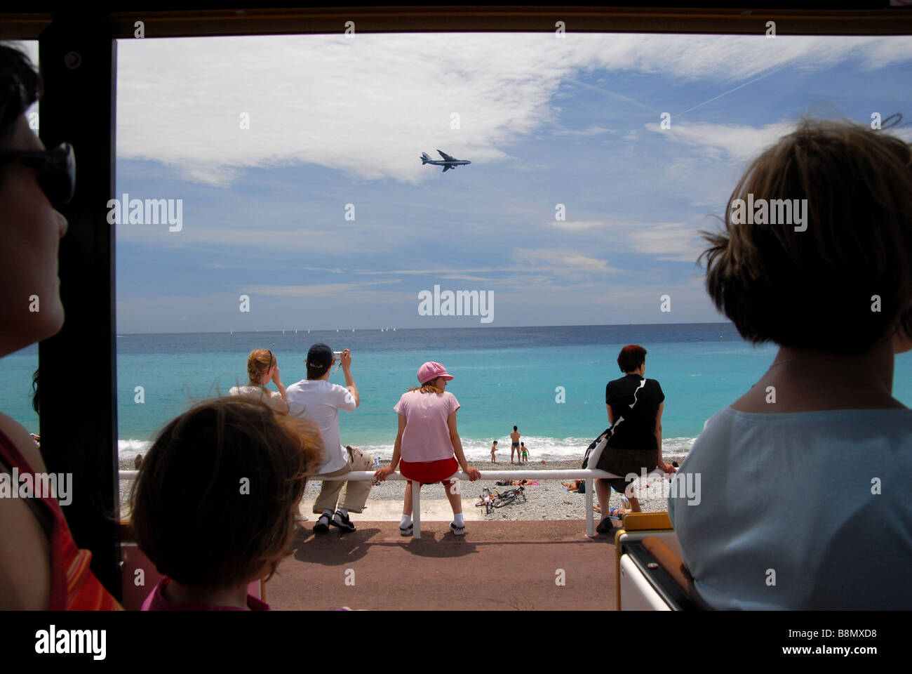 Une balade en train touristique Nice France Côte D'azur French Riviera Promenade des Anglais Banque D'Images