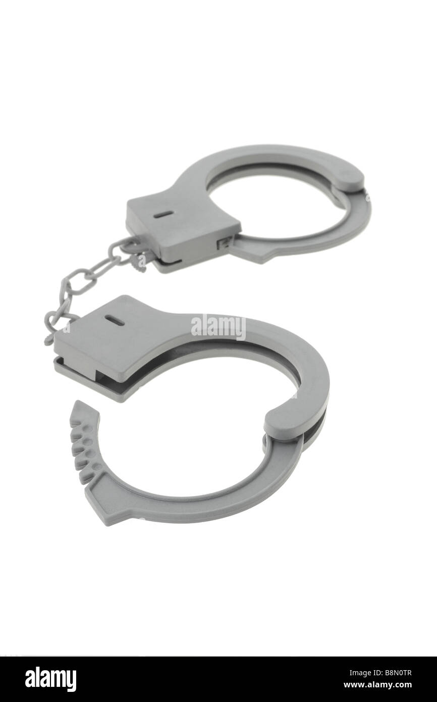 Menottes en plastique jouet sur fond blanc Banque D'Images