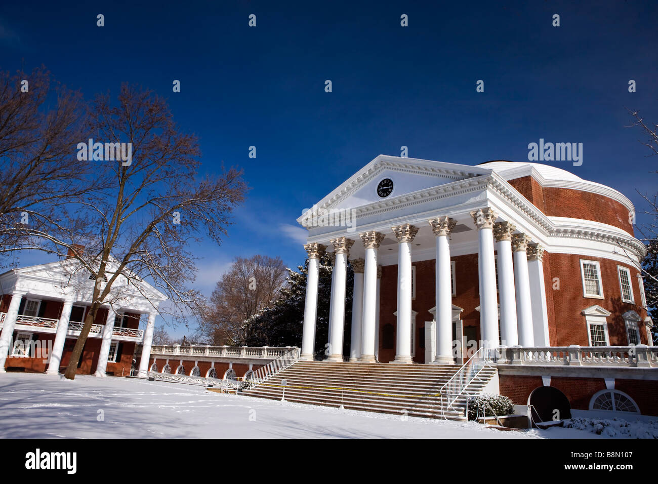 La Rotonde et la Pelouse couverte de neige fraîche Université de Virginie à Charlottesville en Virginie Banque D'Images