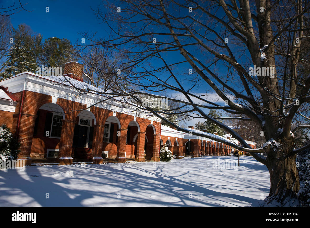 Plage de l'est avec la neige sur la pelouse Université de Virginie à Charlottesville en Virginie Banque D'Images