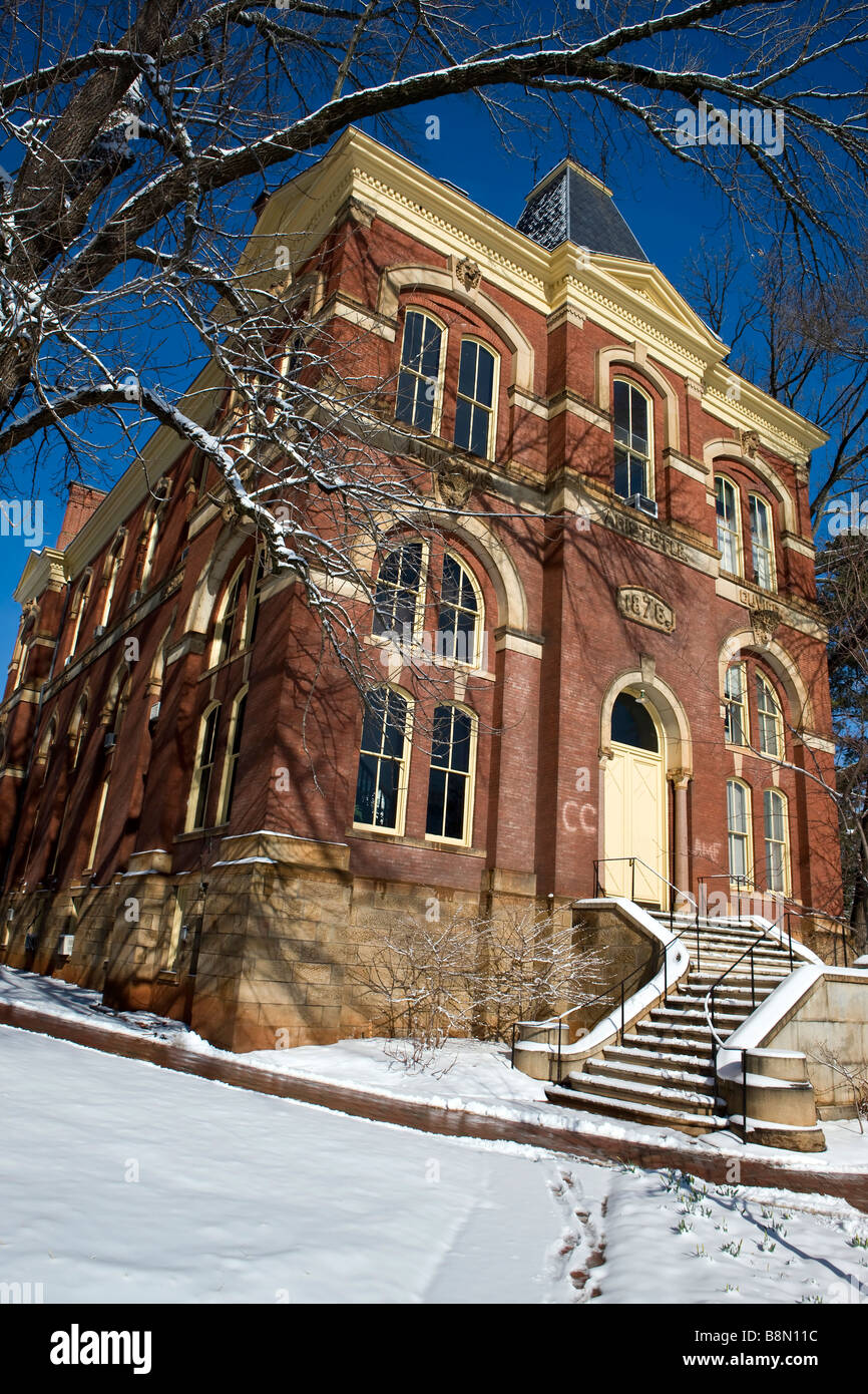 Brooks Hall avec de la neige fraîche Université de Virginie à Charlottesville en Virginie Banque D'Images